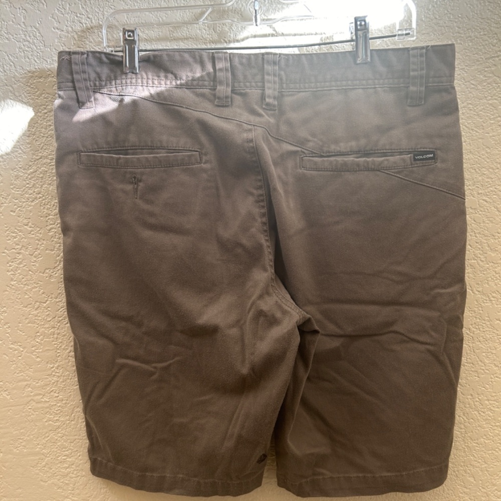 Volcom shorts - Picture 2 of 3